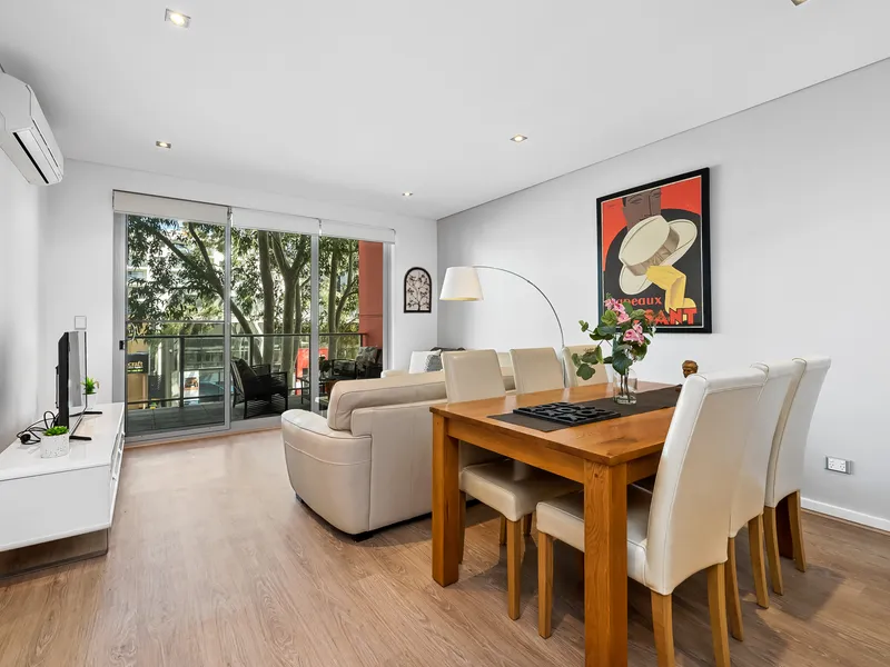 Immaculate sanctuary perfectly positioned on the door step to the Western Suburbs!