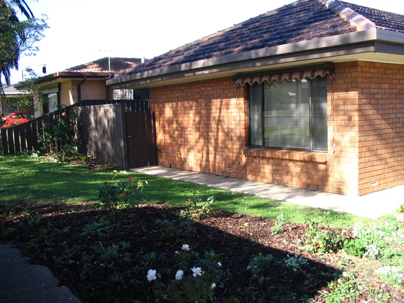 Charming 2-Bedroom Unit in Private group