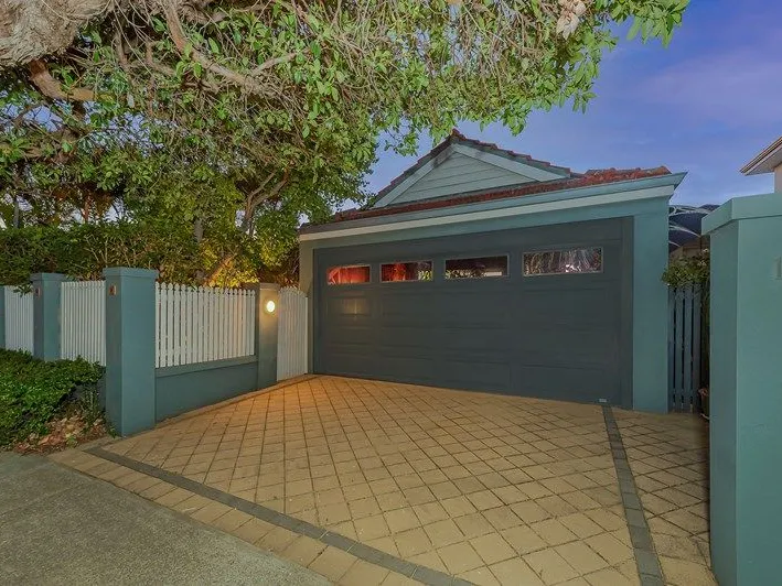 LOVELY RENOVATED HOME! AVAILABLE NOW!