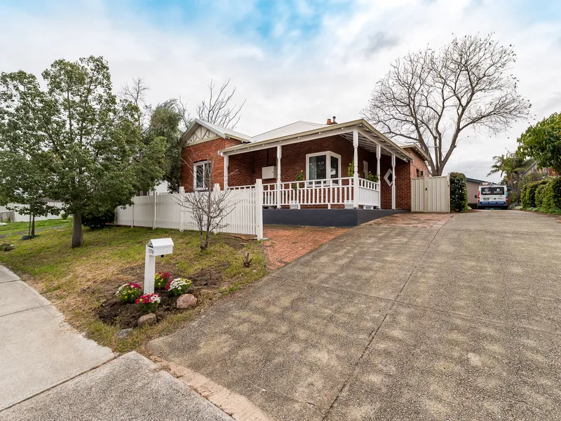 STUNNING SHEPPERTON **Home Open Sat 24th & Sun 25th Sept at 10-10:30am**