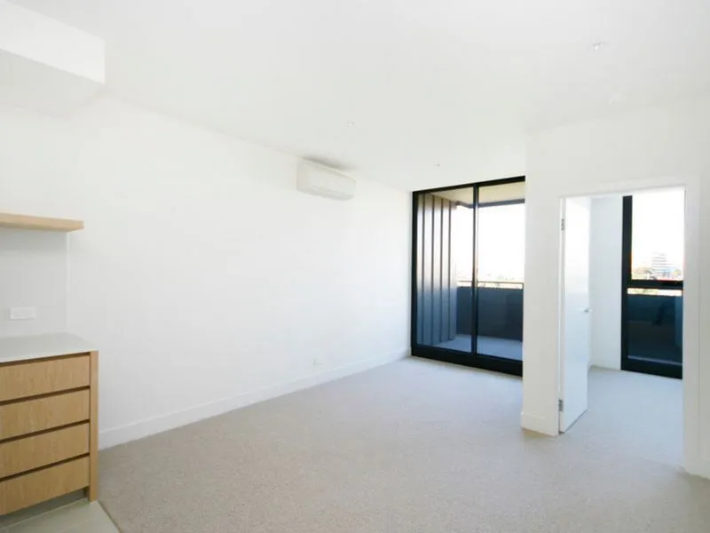 Stunning 2 Bedrooms With 1 Carpark Apartment!