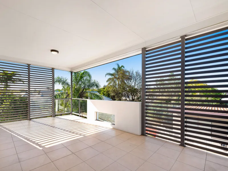 Hamilton Tranquility: Spacious 2 Bedroom Apartment in a Prime Location