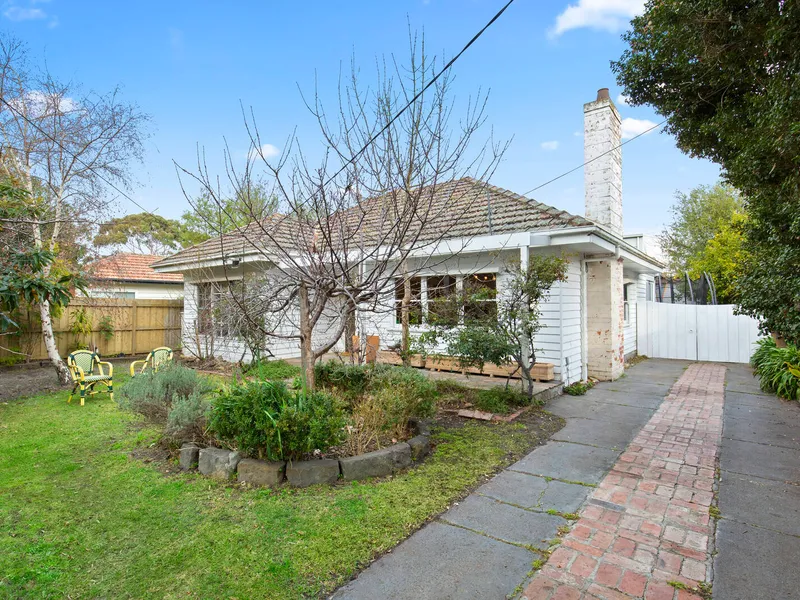 An Idyllic Family Haven by the Park