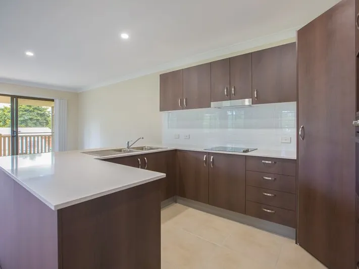 STYLISH 3 BEDROOM TOWNHOUSE - EXCELLENT STORAGE AND ENTERTAINING