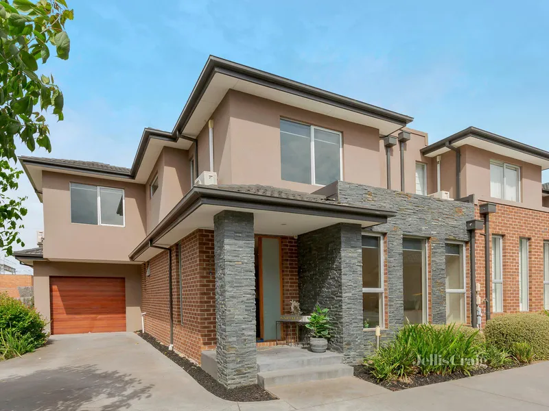 Stylish private proportions, brilliant location