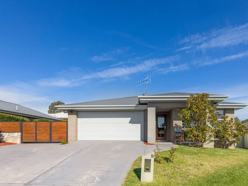 Must Sell: Spacious Family Home in Yass