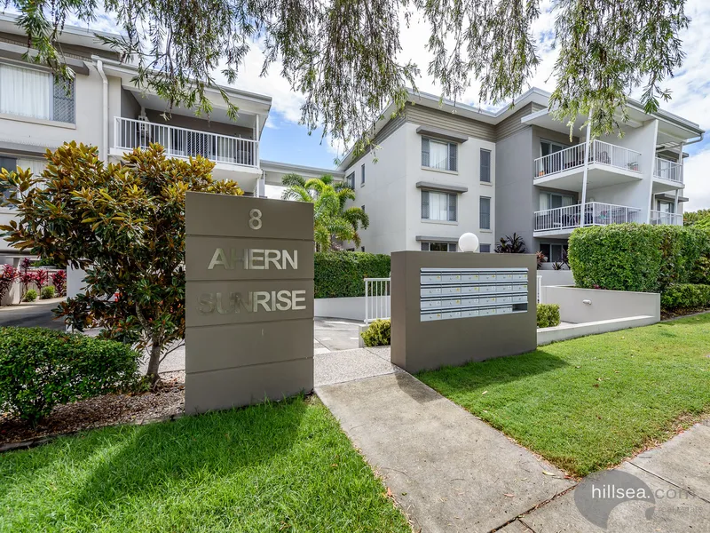 Bright and Breezy - Skip to the Broadwater