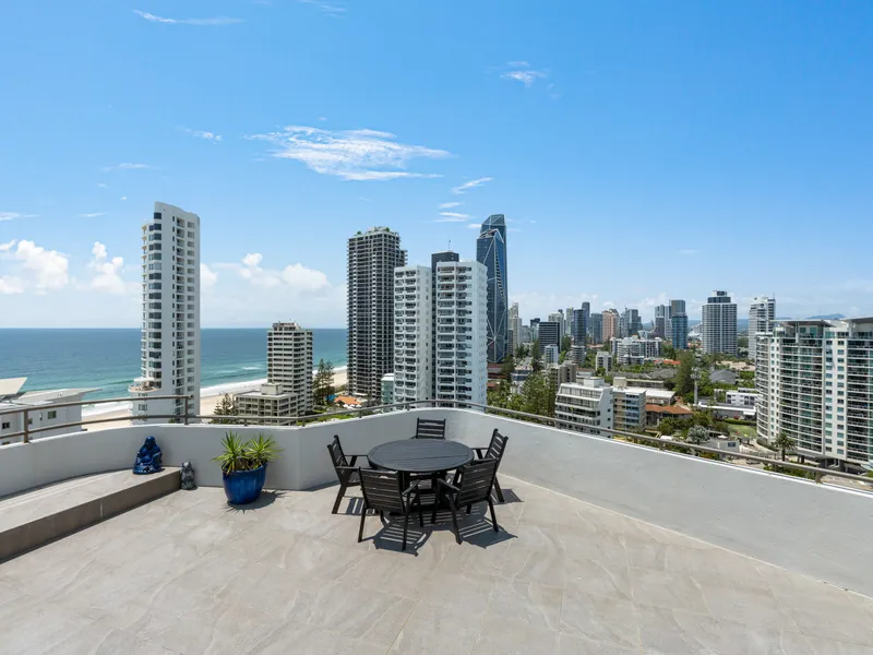 Huge 311m2 Beachside Double Storey Penthouse - Absolutely Must Be Sold