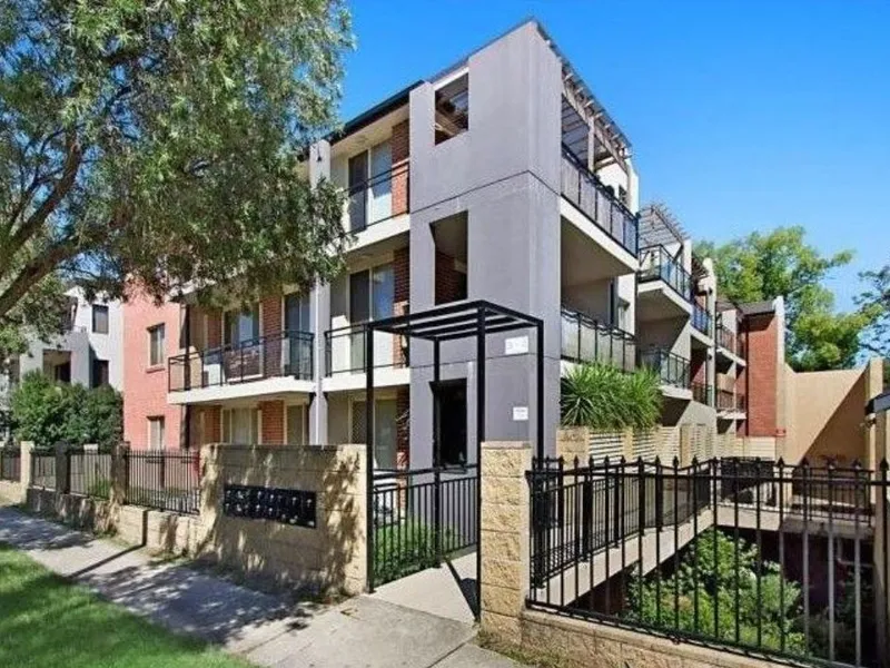 Great location -Immaculately presented Spacious Apartment