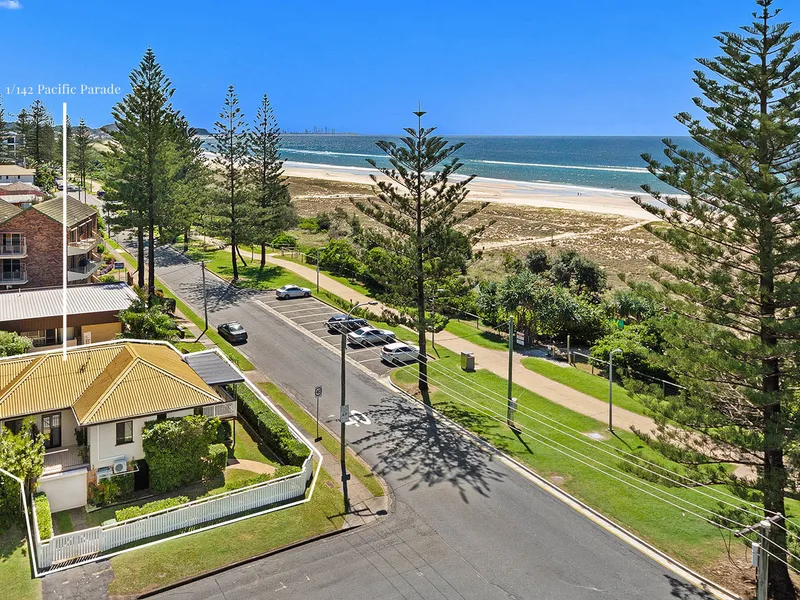 Every day's a holiday - Classic Bilinga beach escape 