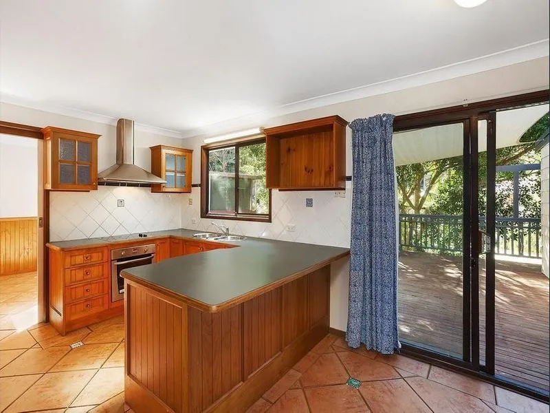 4 bedroom house set in the treetops