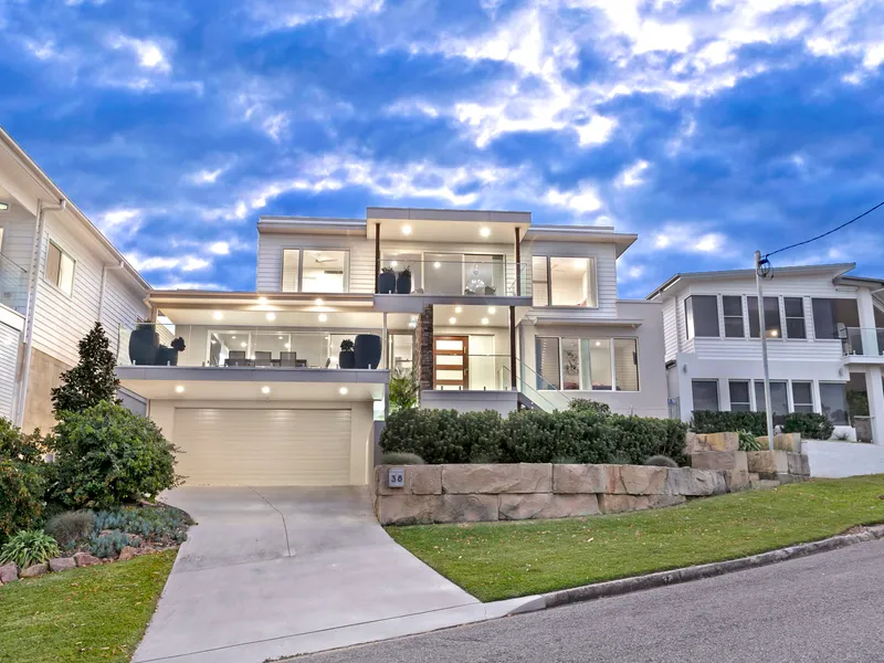 AWARD WINNING HOME WITH STUNNING WATERVIEWS