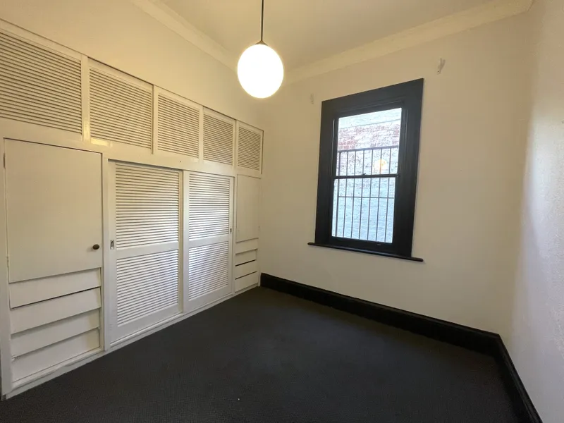 VICTORIAN CHARM WITH PUBLIC TRANSPORT AT YOUR DOOR STEP