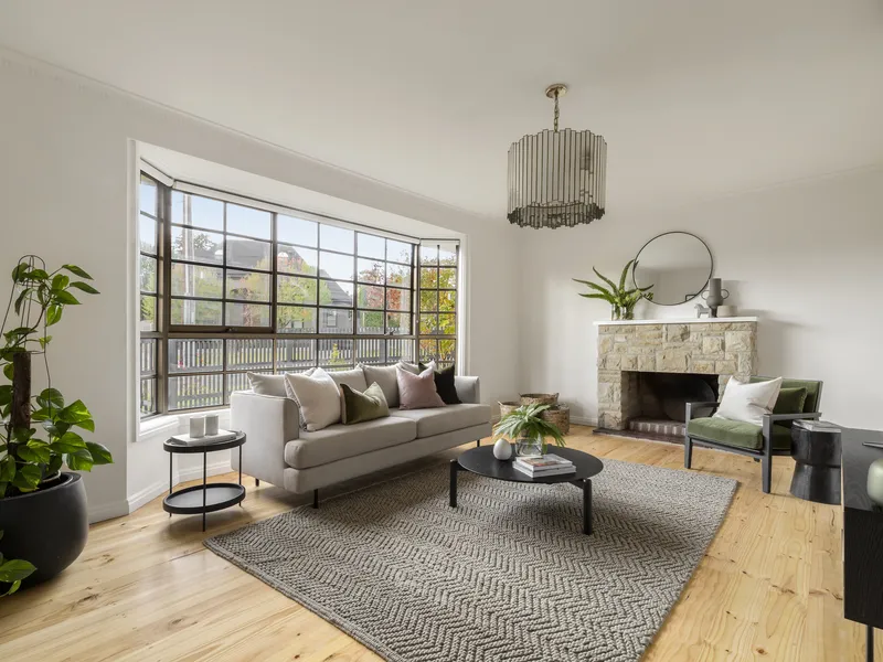 Stylish 3BR Brick Home in CANTERBURY!