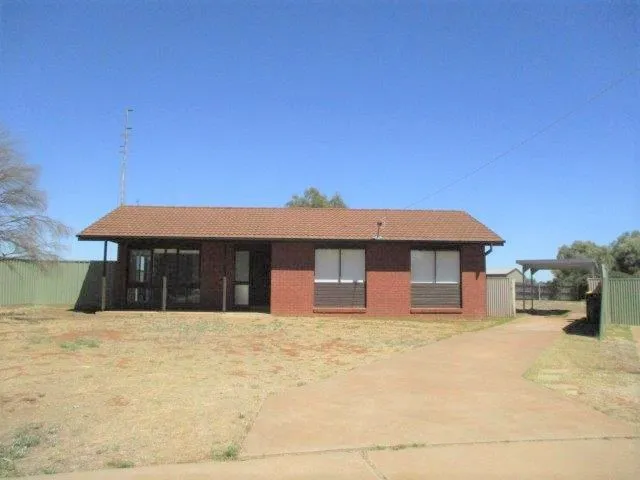 3 BEDROOM BRICK IN QUIET COURT