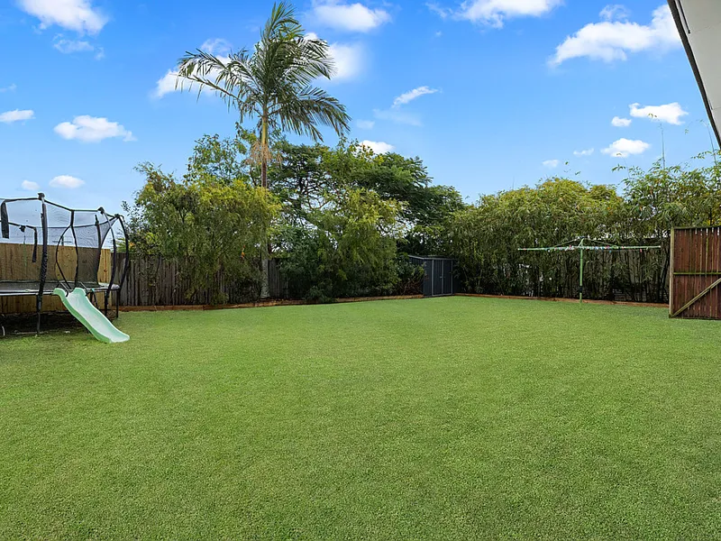 FULLY RENOVATED FAMILY HOME! HUGE 809M2 BLOCK, OUTDOOR ENTERTAINING + WORKSHOP + PLENTY OF PARKING!