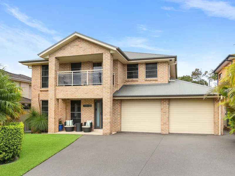 IMMACULATE FAMILY ENTERTAINER HOME IN TROPICAL OASIS