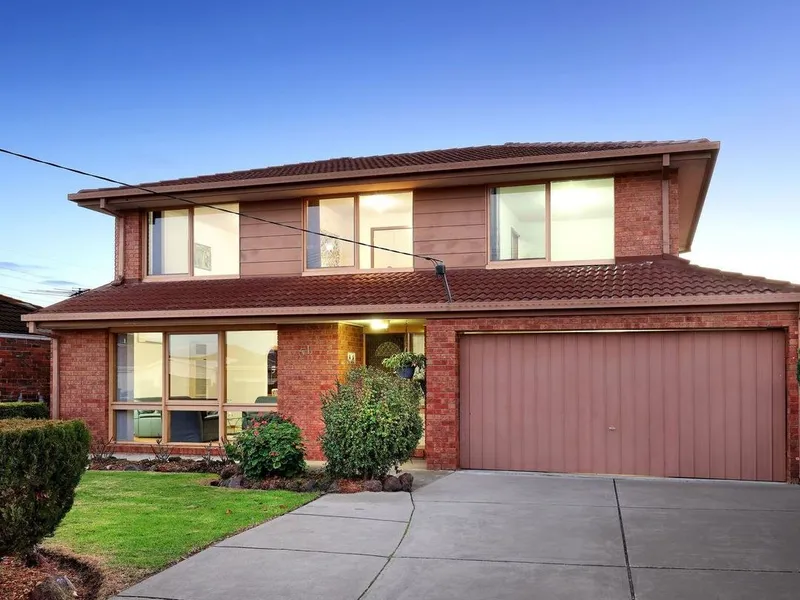 MODERN GRAND HOME WITH 3 LIVING ZONES