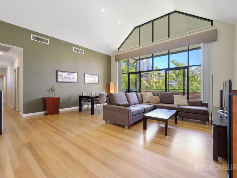 EXECUTIVE LIVING IN SUBIACO