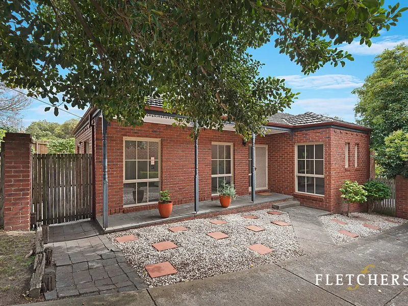 Sitting Pretty in Leafy Surrey Hills