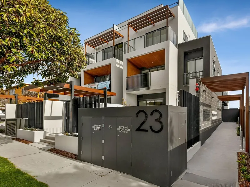 MODERN TWO-BEDROOM TWO-BATHROOM APARTMENT IN MCKINNON SCHOOL ZONE
