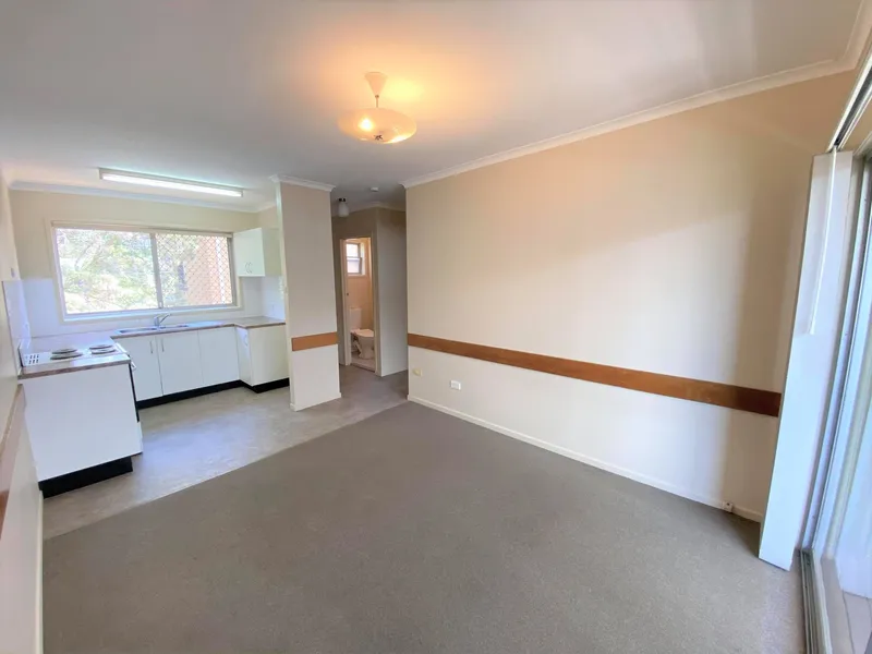 Spacious One Bedroom Unit - Great Location