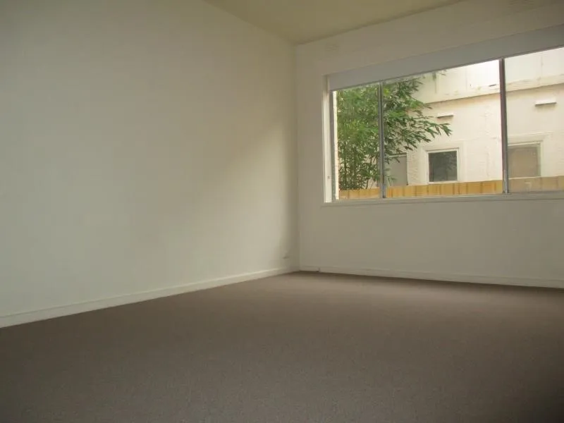 Quiet 1 Bedroom with car space