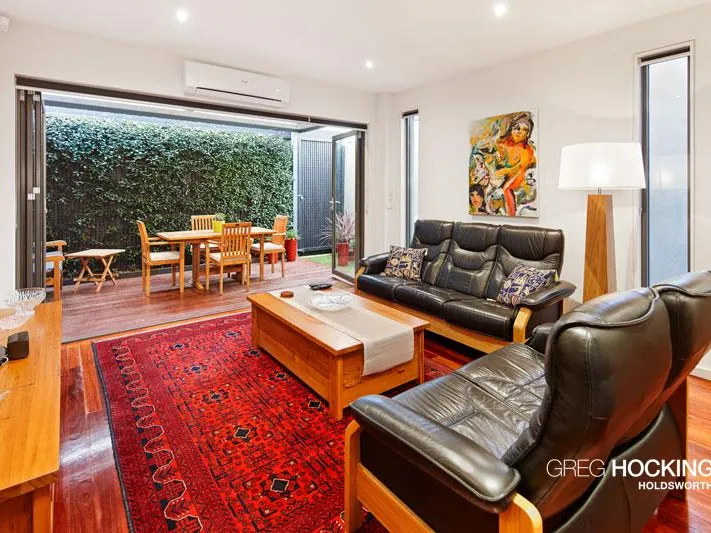 Low maintenance home in Albert Park!