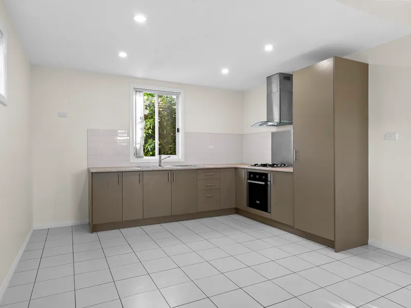 Freshly Painted 2 Bedroom Granny Flat