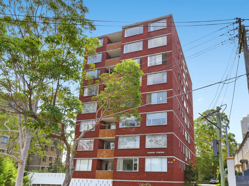 Sun filled one-bedroom apartment in a fantastic location