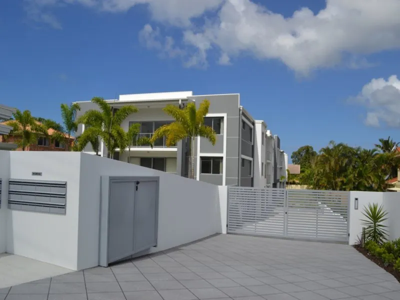 3 BED MODERN UNIT WITH 2 CAR SPACES