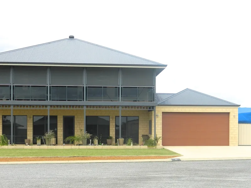 Ocean Views Great Location         2 Storey AMAZING PROPERTY