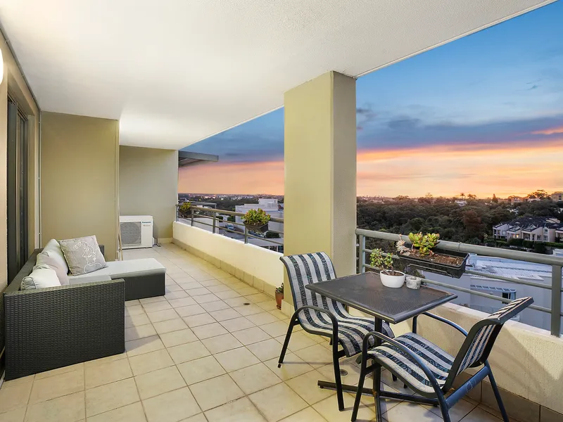 North facing penthouse with Harbourside views