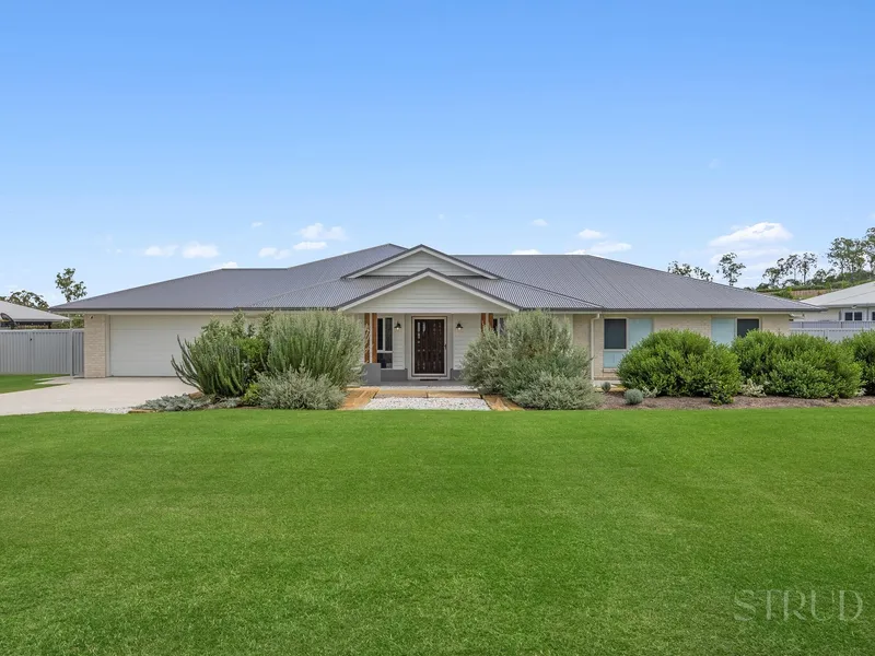 Luxurious 5-Bedroom Family Home in Desirable Deebing Heights