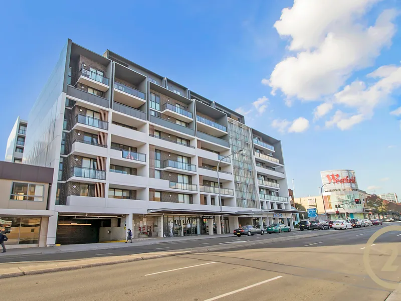 Ultra spacious 1 bedroom + study