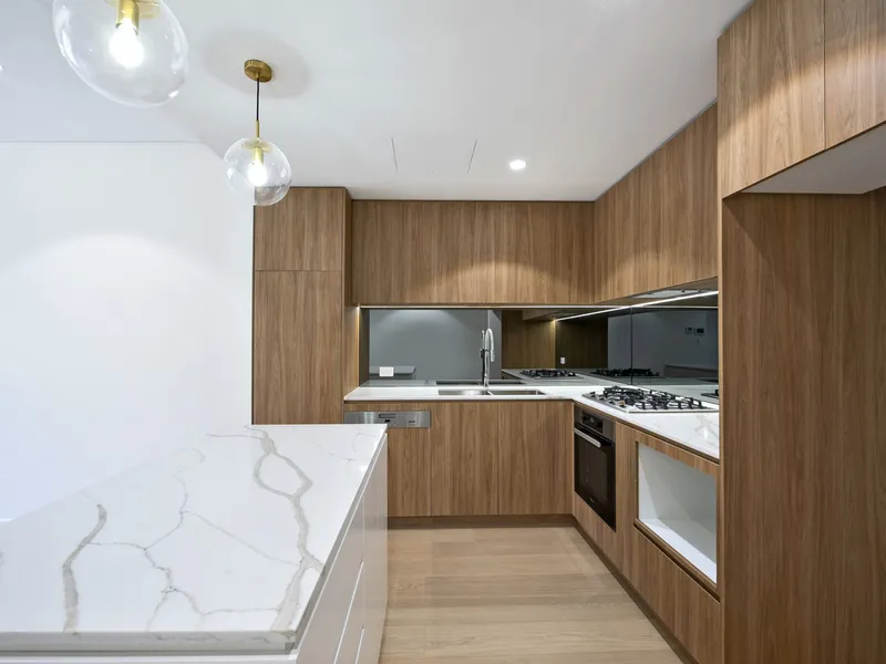Luxury Near New Two Bedroom Apartment with Parking