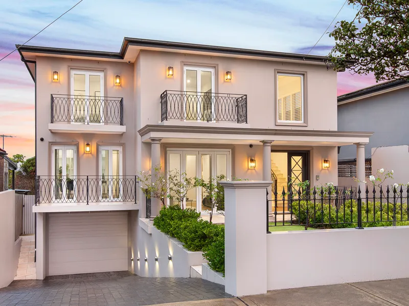 Georgian-Style Trophy Home of Benchmark Quality