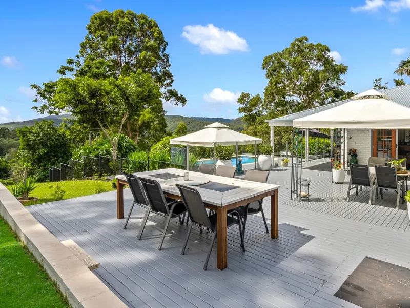 Hinterland Family Paradise with Views