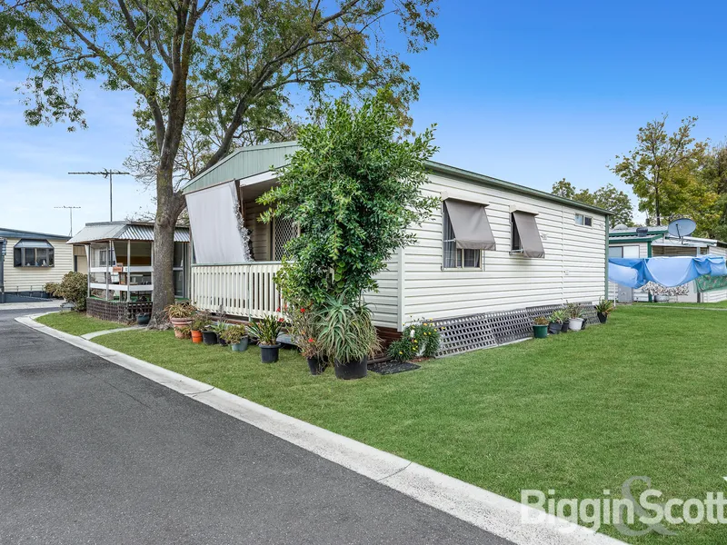 THE PERFECT 2-BEDROOM ON-SITE CARAVAN/CABIN!
