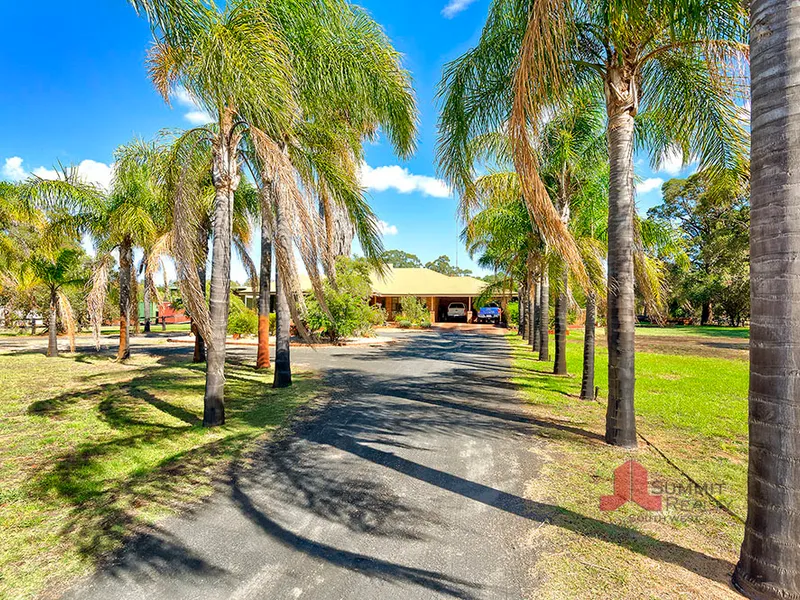 THE COUNTRY DREAM ON 5 ACRES!