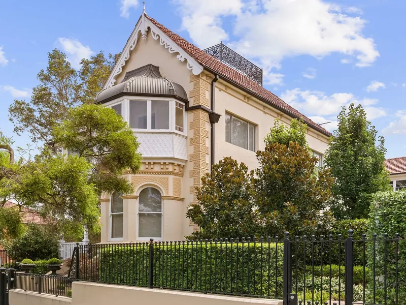 Gorgeous Courtyard Apartment