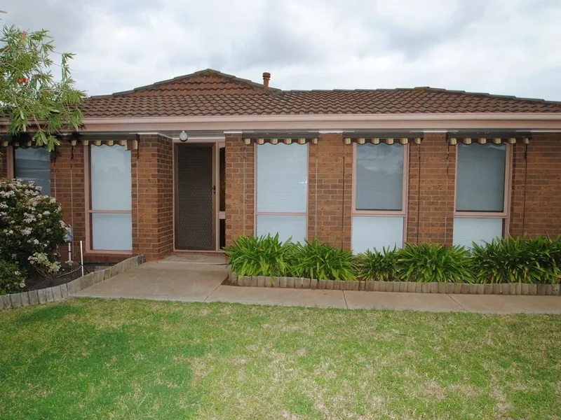 LARGE FAMILY HOME IN A WINNING LOCATION!