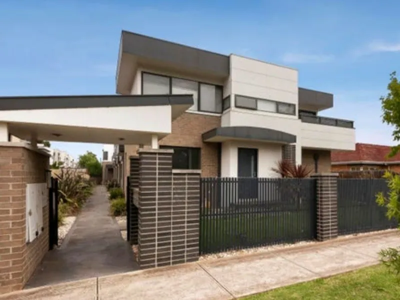 Superior 2 Bedroom townhouse near Glenroy train station