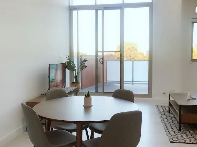 Asquith 1 bedroom fully furnished Penthouse close to transport. Monthly lease available.