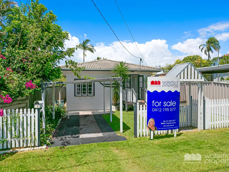 EAST OF OXLEY COTTAGE – BLUE CHIP LOCATION!