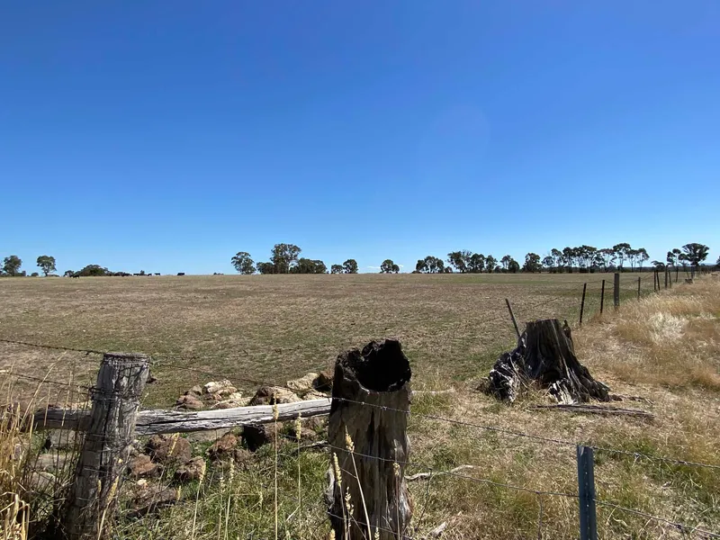 4.03 Hectares 41 minutes to Ballarat in tightly held Talbot (Victoria's favorite market town)