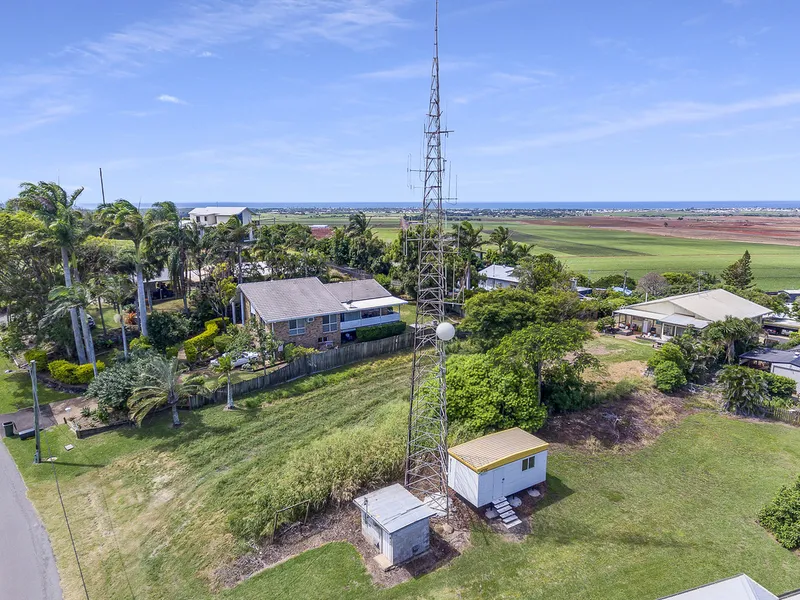 INVEST IN LAND WITH A SUCCESSFUL BUSINESS INCLUDING 2x CELL TOWERS - HIGH PROFILE 154m2 BUILDING