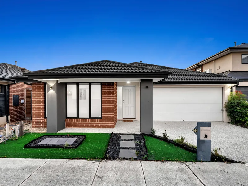 Modern Family Home – In the Heart of Ramleigh Estate!