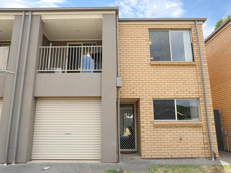 THIS TOWNHOUSE BELONGS IN YOUR PORTFOLIO!!