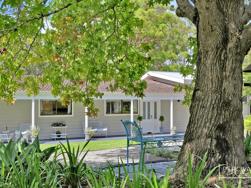 Magnificent Home - Extra Accommodation - 1.8 Acres  ( 7398 sqm ) 